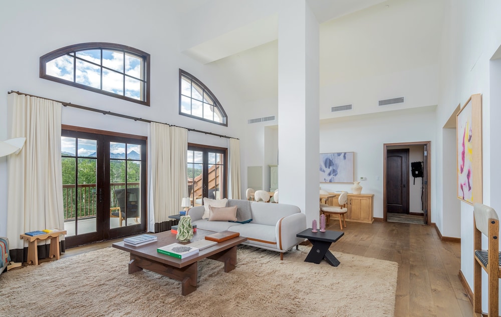 Penthouse, 2 Bedrooms (Village View)