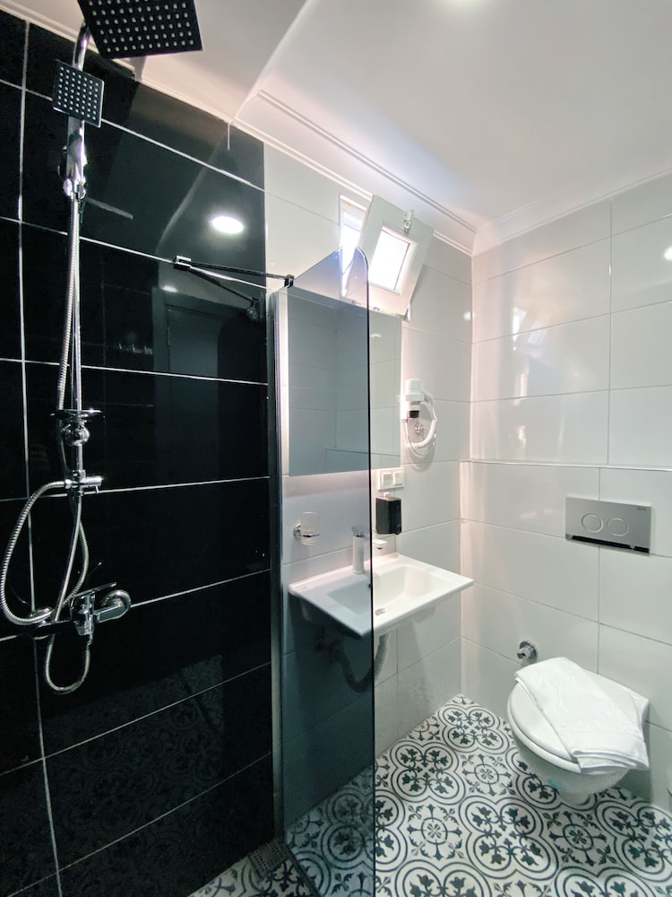 Basic Double Room, Balcony - Photo 7