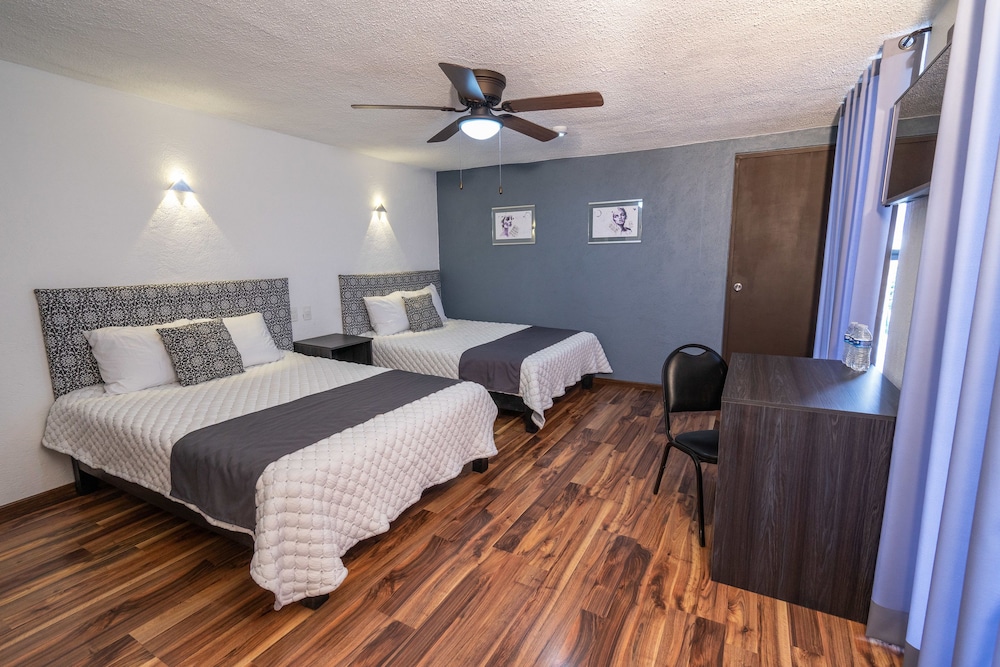 Economy Single Room, 2 Double Beds