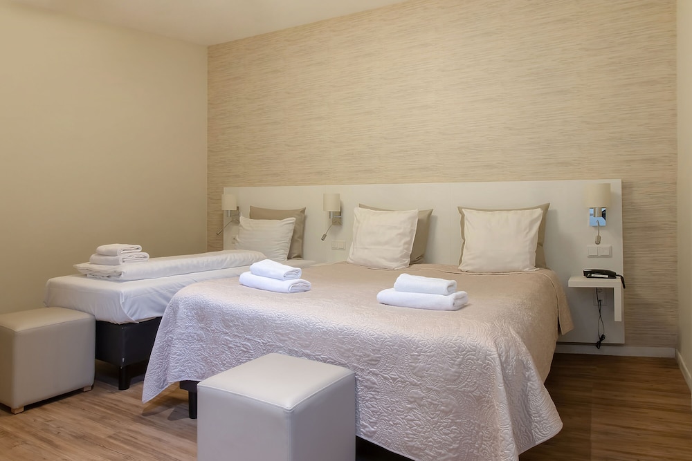 Deluxe Triple Room - Photo 4