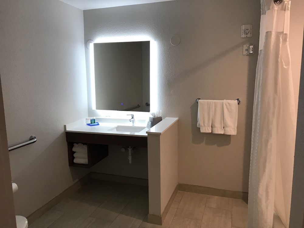 Standard Room, Accessible (Mobility) - Photo 3