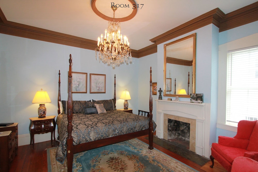 Room, 1 King Bed (317), Stairs Required photo 1