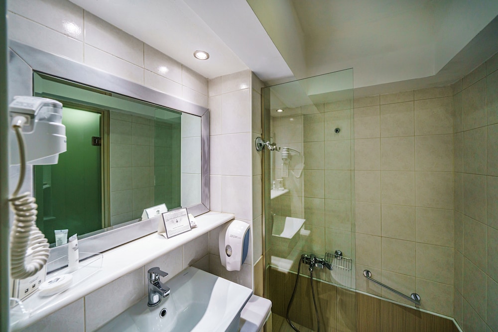 Standard Room, Connecting Rooms - Photo 8