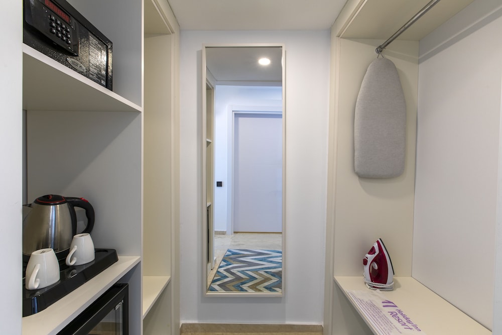 Premium Room, Multiple Beds, Sea View - Photo 6
