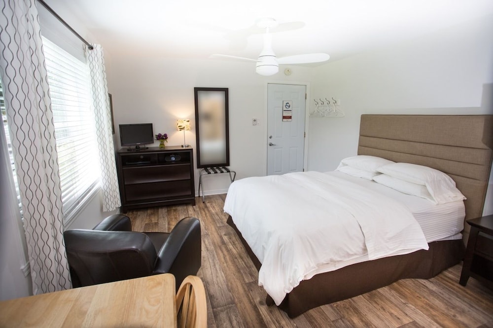 Studio, 1 Queen Bed, Kitchenette