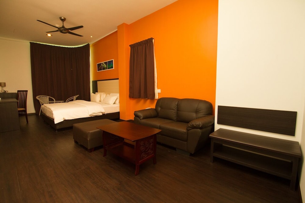 Deluxe Suite, 1 King Bed - Photo 1