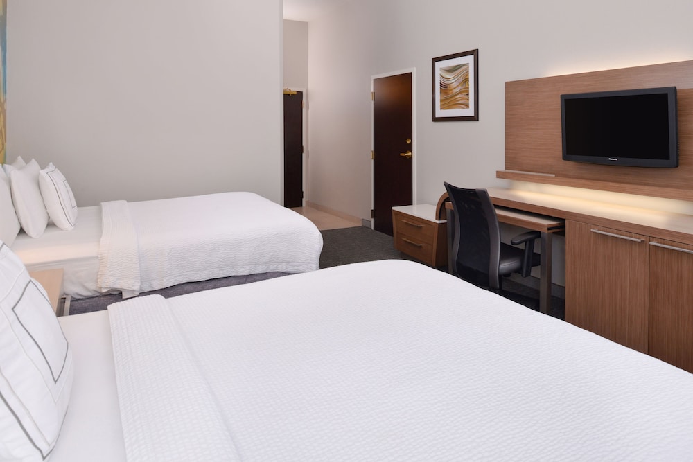 Room, 2 Queen Beds (Mobility/Hearing Accessible, Tub) photo 1