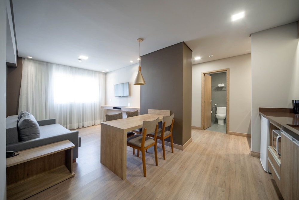 Family Room - Photo 4