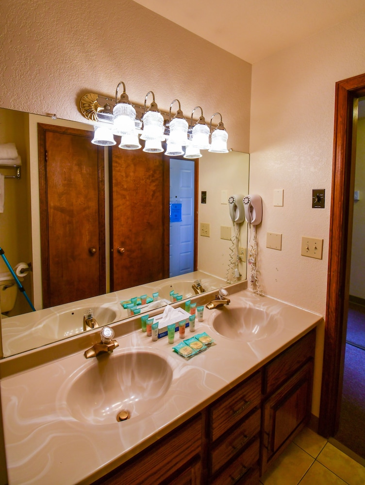 Loft (No Air Conditioning) - Photo 26