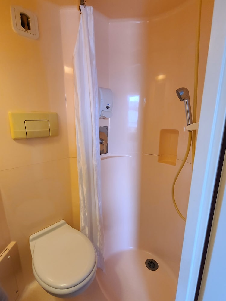 Room, 1 Double Bed - Photo 3