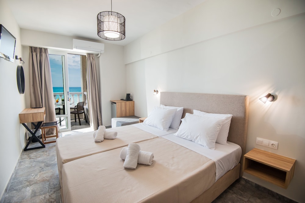 Junior Studio Suite, Sea View, Beachfront photo 3