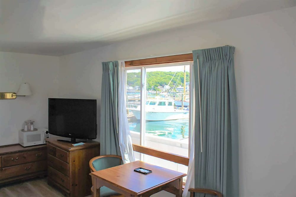 Two Queens Wharf Pier End photo 3