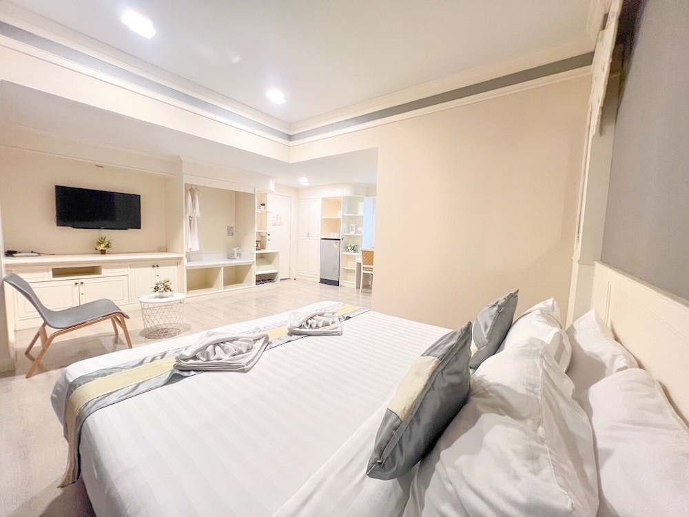 Classic Double Room, 1 King Bed photo 3