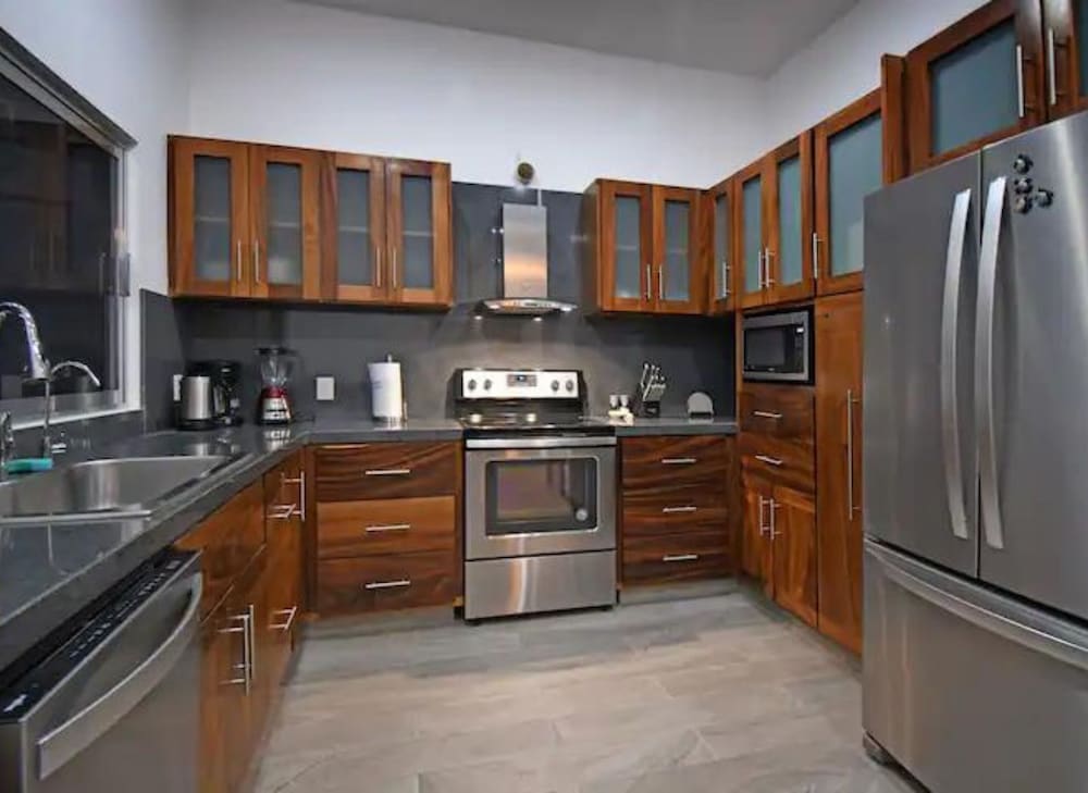 Basic House photo 3