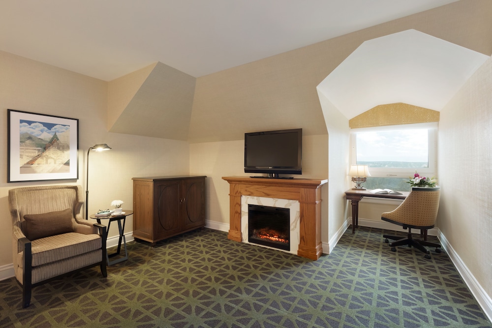 Room, 1 King Bed (Gatehouse) - Photo 2