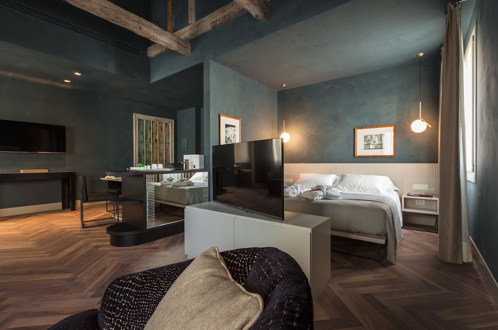Royal Suite, Sauna, Canal View photo 1