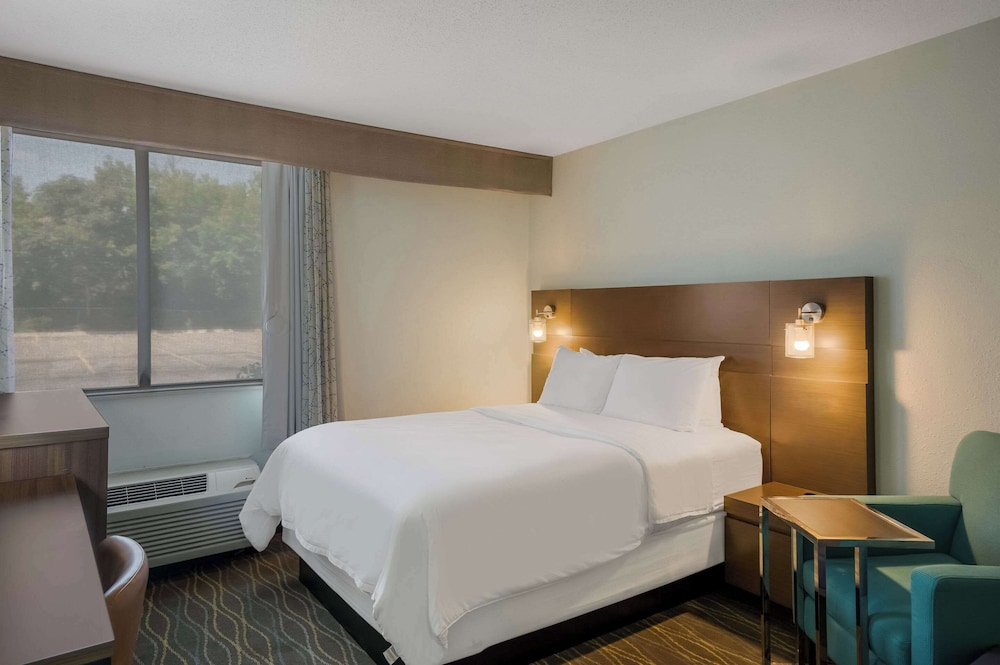 Room, 1 Queen Bed, Non Smoking - Photo 1