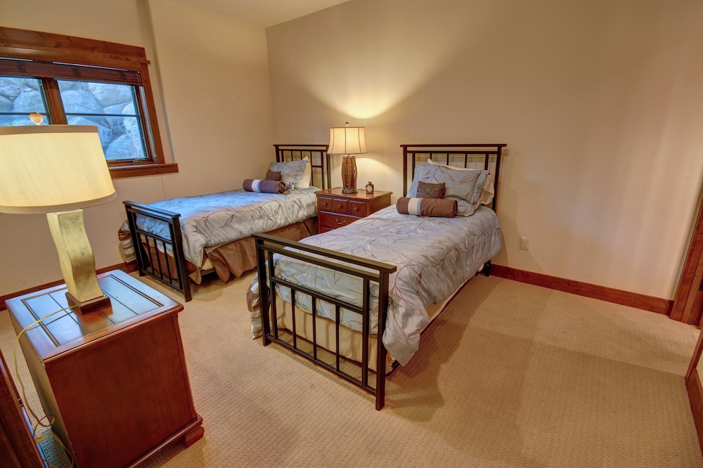 Premier Townhome, 4 Bedrooms, Hot Tub, Mountain View (Keystone Sanctuary 248) photo 3