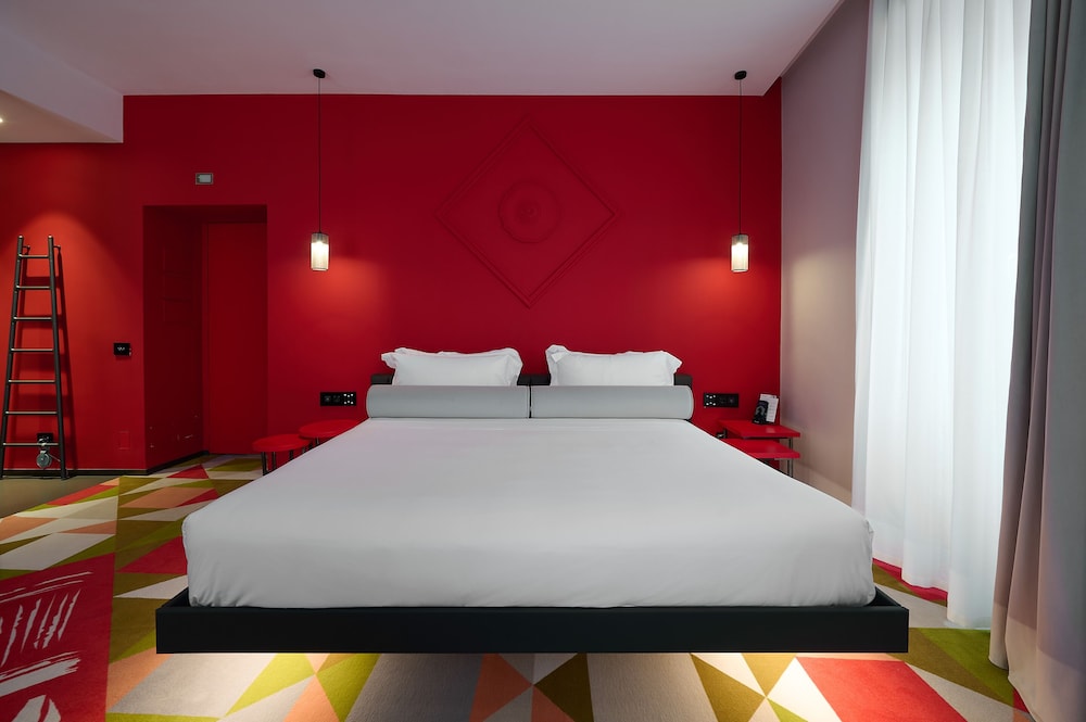 Panoramic Room, 1 King Bed thumbnail 6
