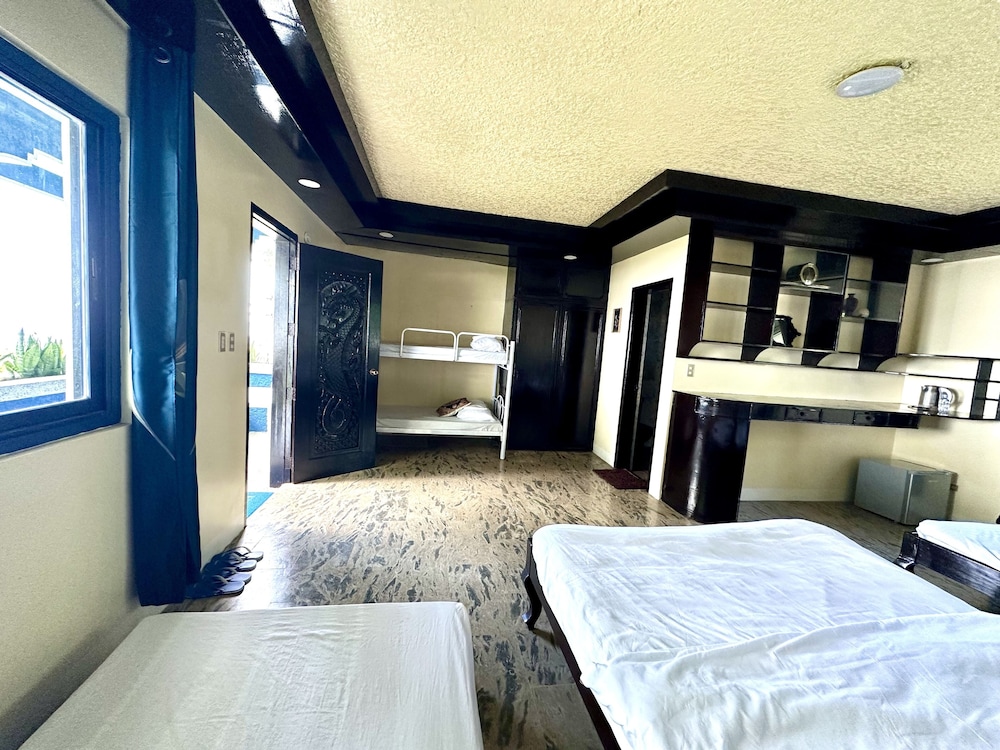 Family Room - Photo 7