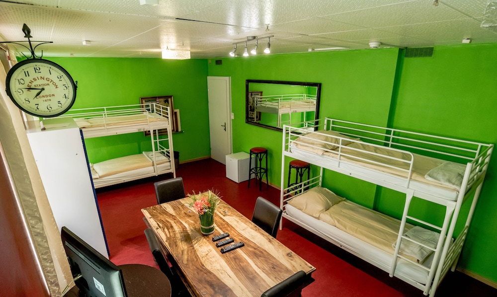 Shared Dormitory, Mixed Dorm, Shared Bathroom photo 3