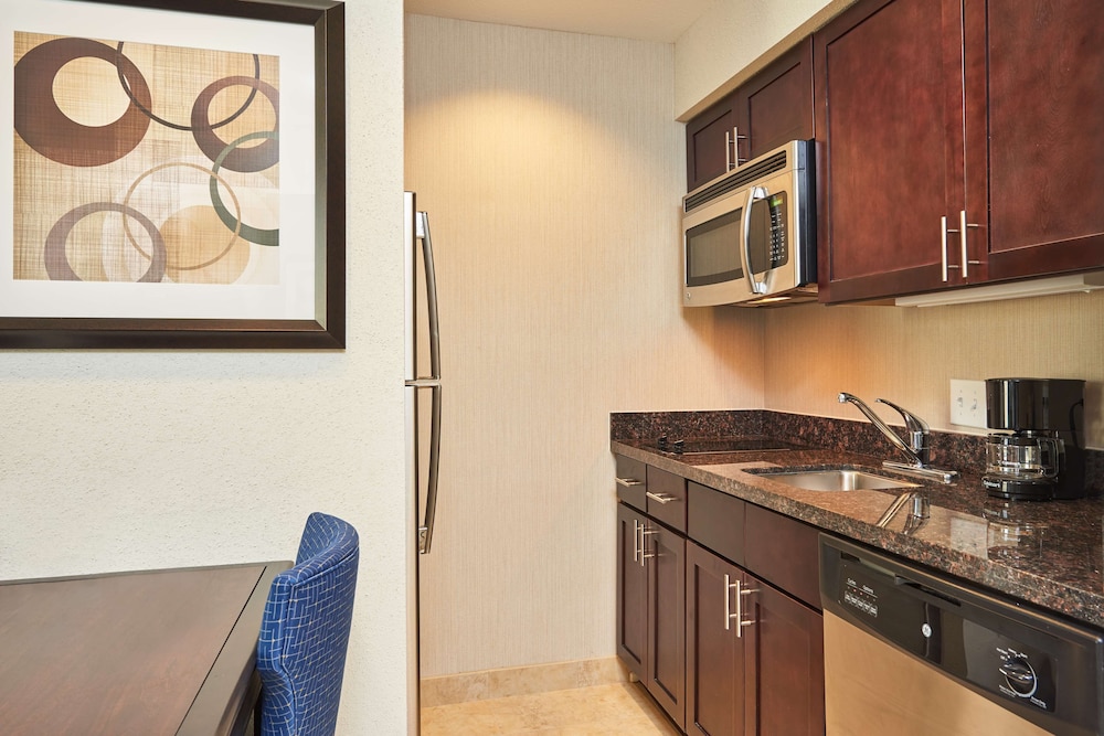 Suite, 1 King Bed with Sofa bed, Accessible (Roll-in Shower) photo 3