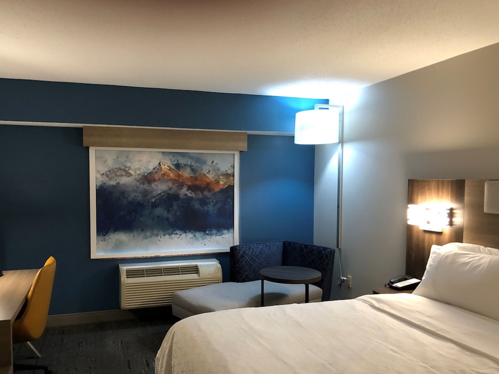 Suite, 1 King Bed, Jetted Tub - Photo 2