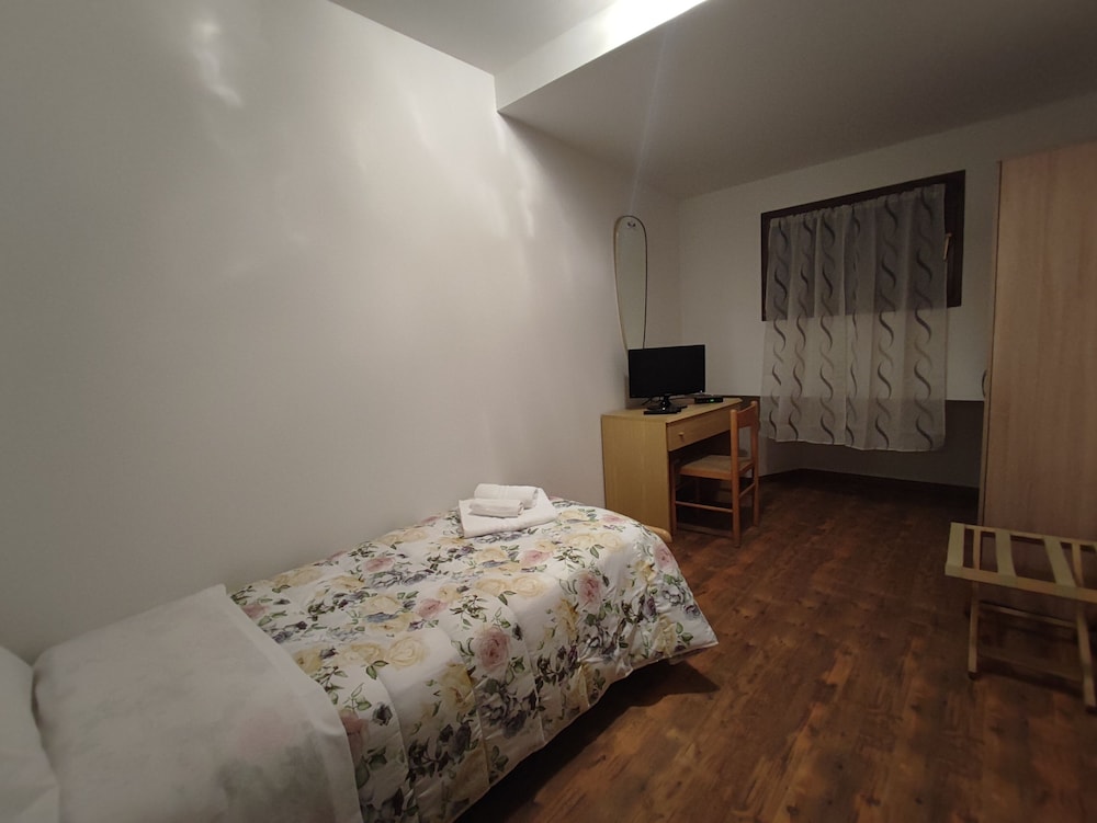 Standard Single Room photo 2