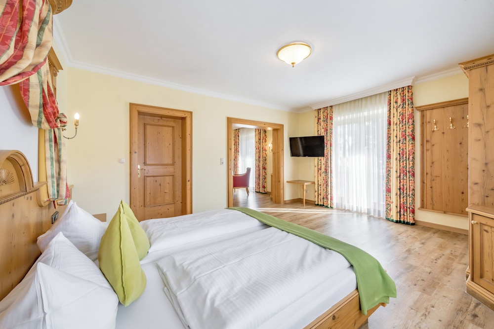 Panoramic Studio Suite, 1 Bedroom, Balcony, Mountain View photo 3
