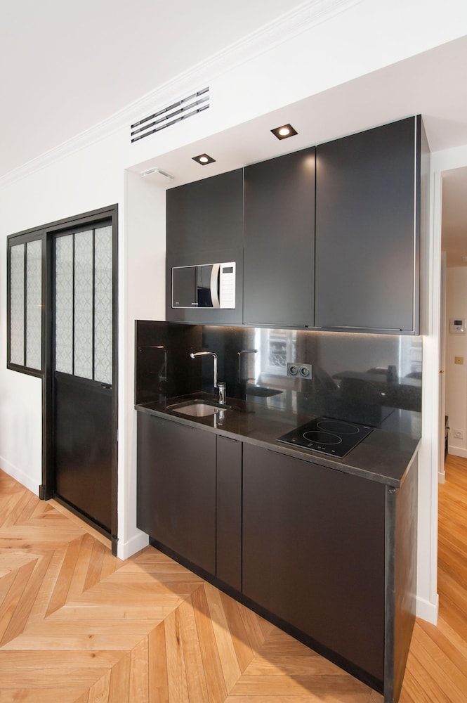 Apartment photo 2