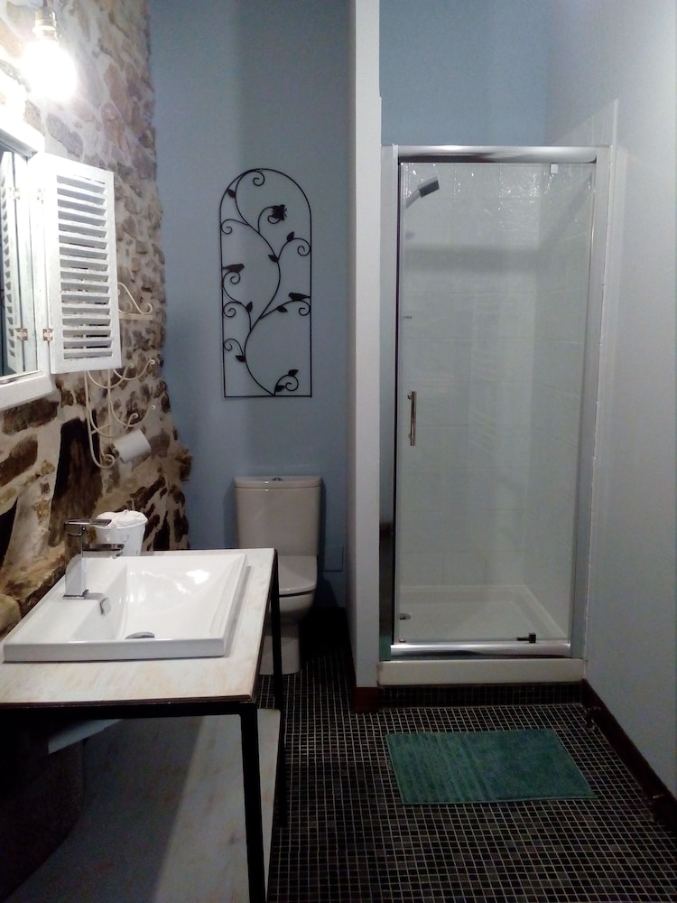 Double Room (Bordeaux) with Fibre-optic photo 3