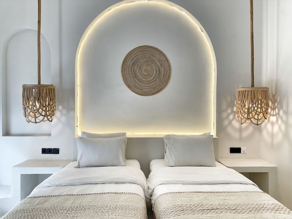 Junior Double or Twin Room photo 1
