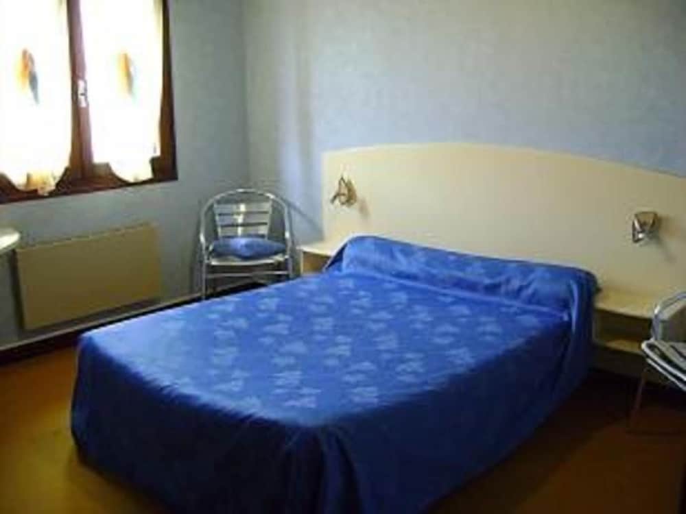 Standard Double Room (Shower) photo 1
