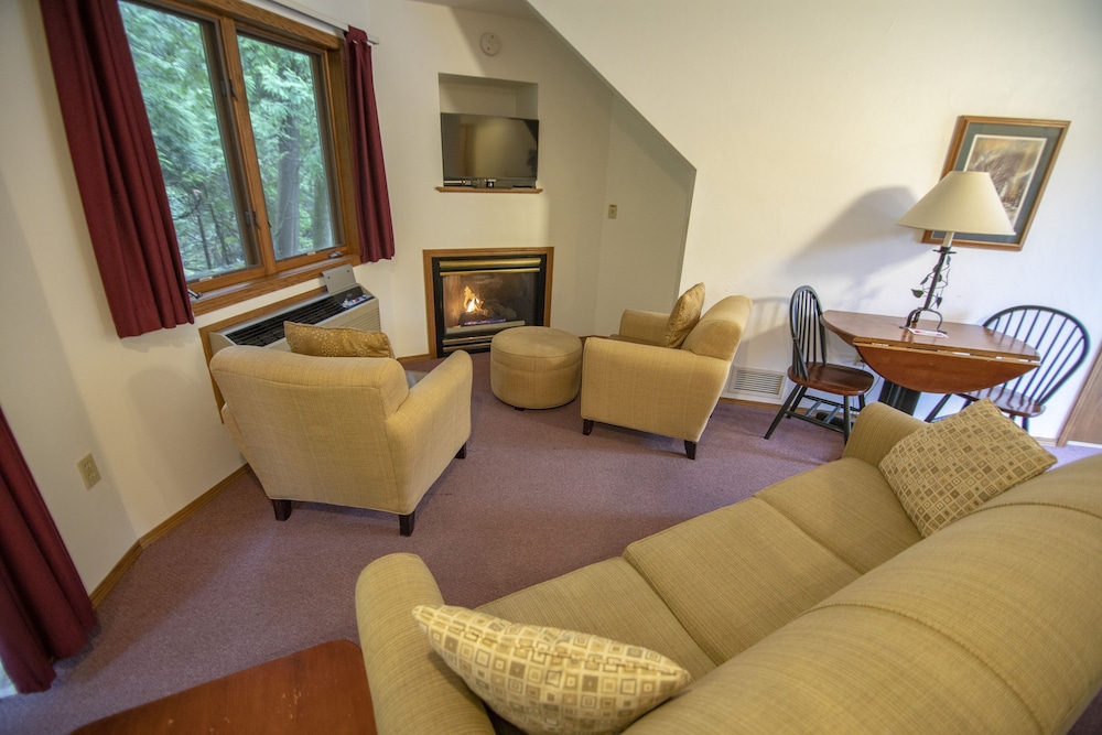 Suite, 1 King Bed With Sofa Bed, Jetted Tub (Lodge First Floor) photo 1