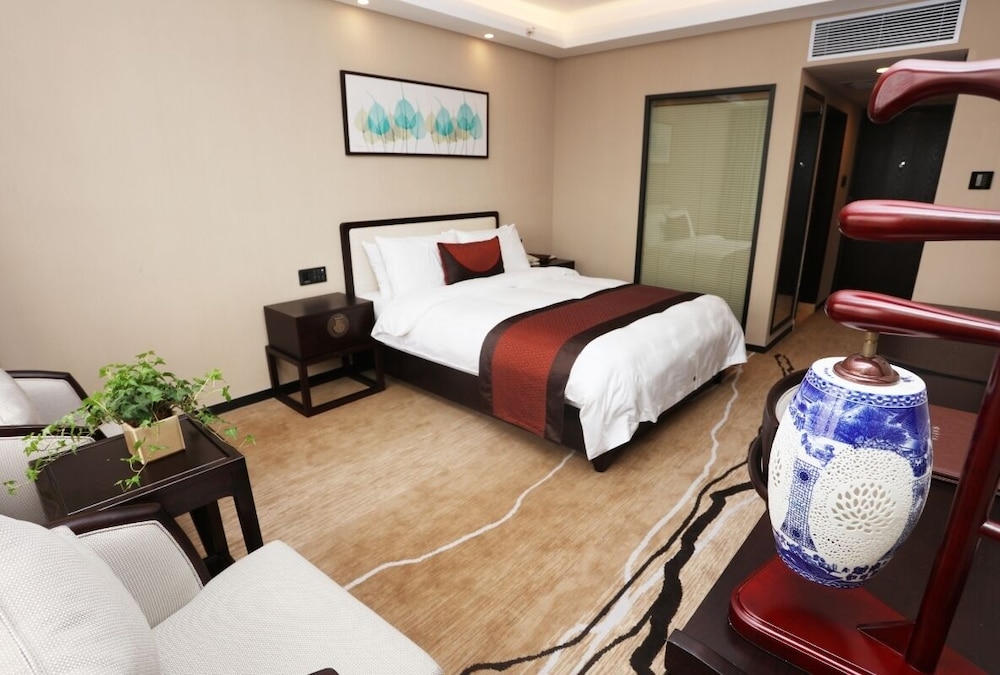 Superior Room, 1 Queen Bed - Photo 1