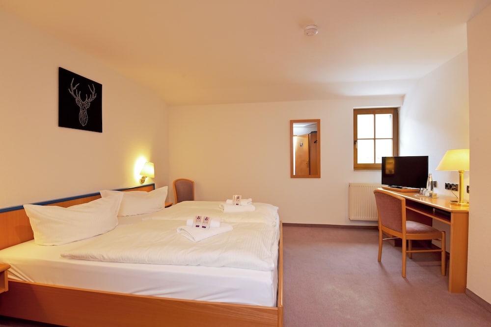 Standard Double Room, 1 King Bed, Private Bathroom, Slope side photo 1