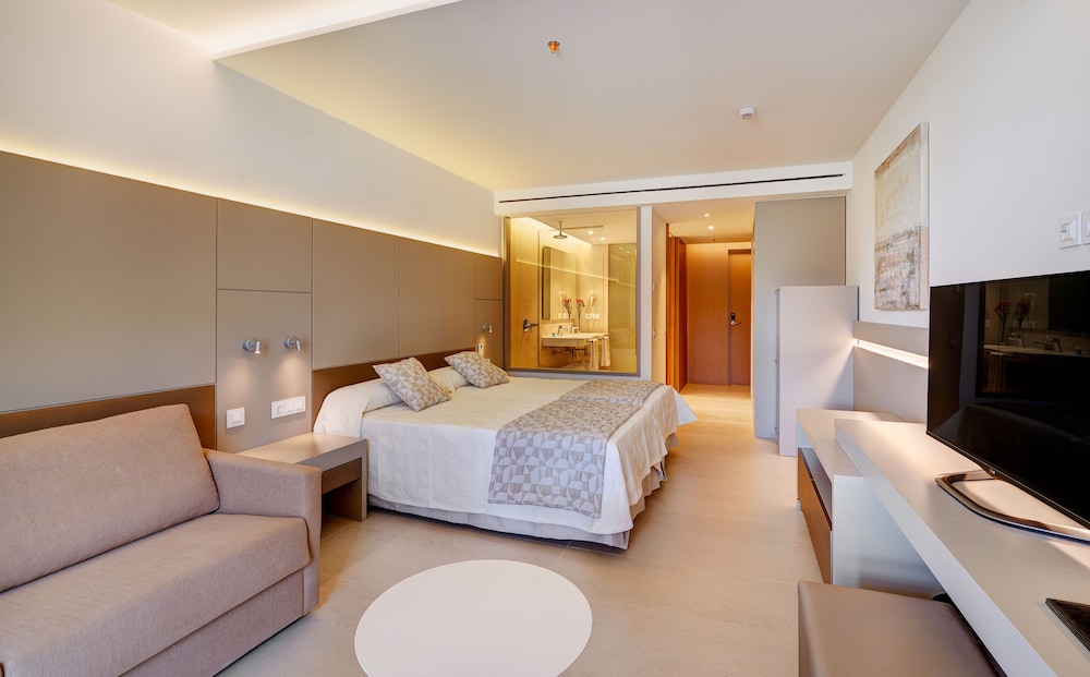 Double Room, Balcony (2 adults) Double Room, Balcony (2 adults)