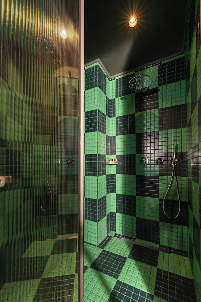 Superior Suite - Photo 22
