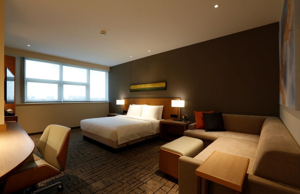 Room, Multiple Beds, Lake View