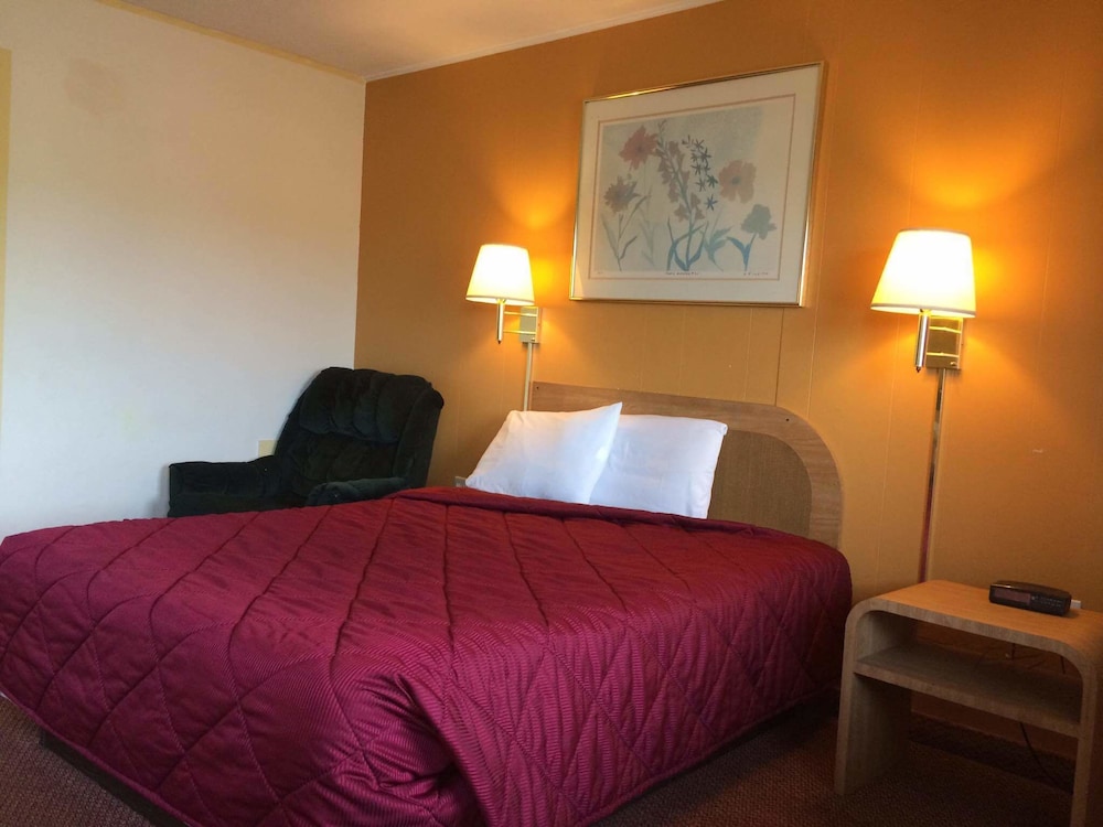 Room, 1 Queen Bed, Smoking photo 2