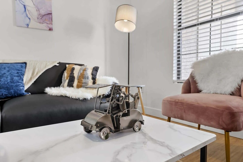 Classic Apartment, 2 Bedrooms photo 2