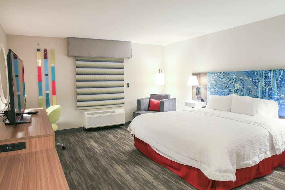 Room, 1 King Bed, Accessible (Mobility & Hearing, Roll-in Shower)