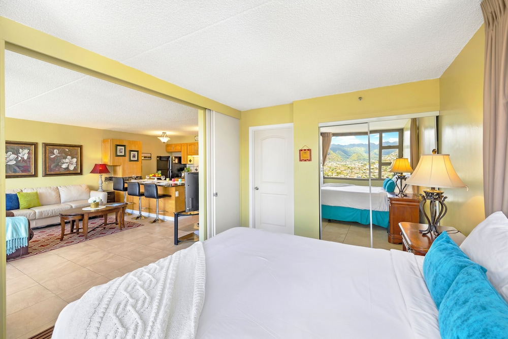 Waikiki Banyan 1BR Condos with No Parking: Apartment, 1 Bedroom (0088 Wb 2801 T2) photo