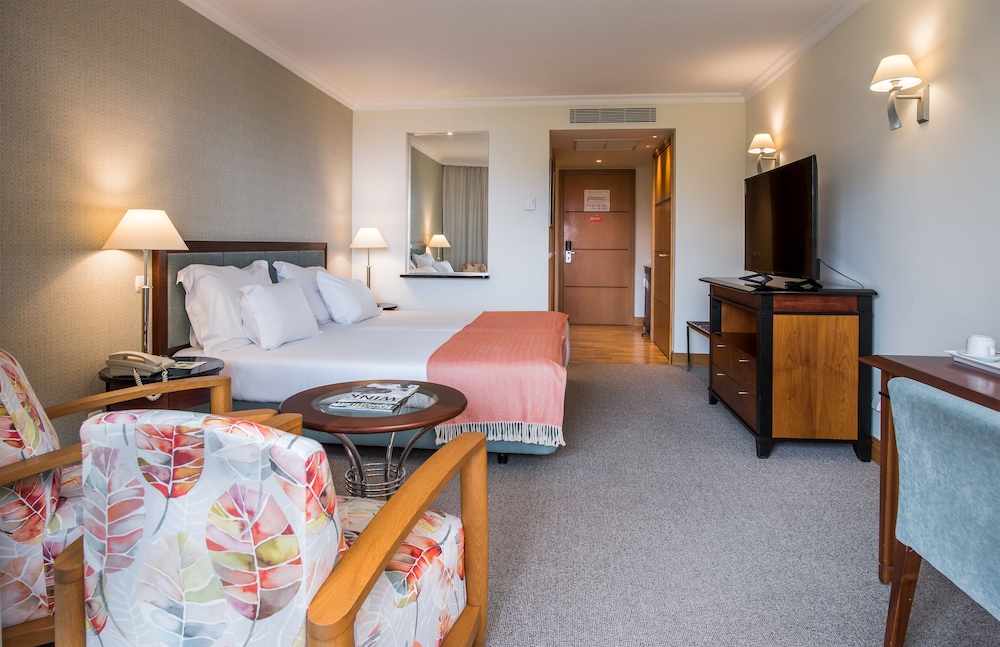 Double or Twin Room (Land View) - Photo 2