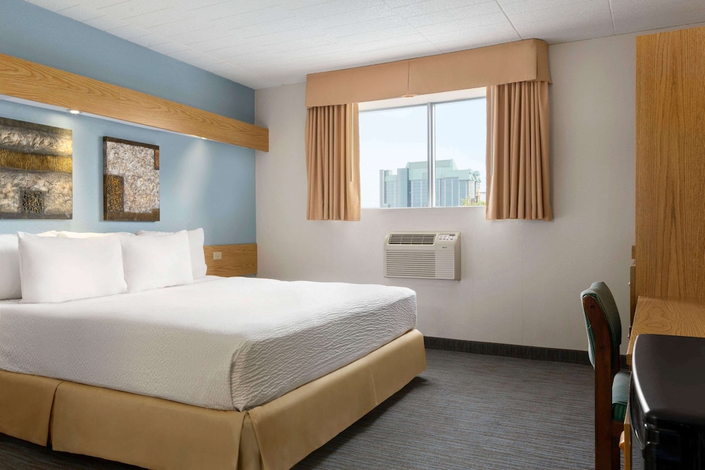 Standard Room, 1 King Bed photo 1