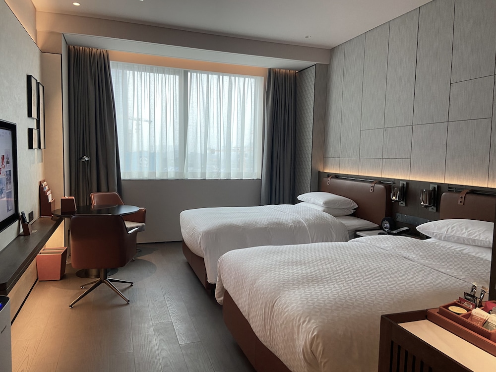 Room, 2 Twin Beds, City View - Photo 2