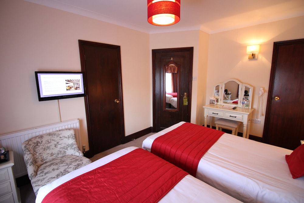 Double or Twin Room, Ensuite - Photo 3