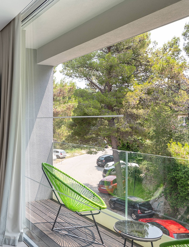 Gold Room with balcony or terrace thumbnail 5
