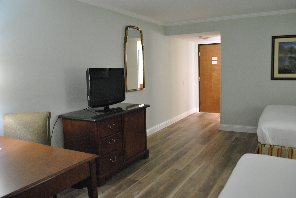 Executive Room, 1 King Bed, Non Smoking photo 3