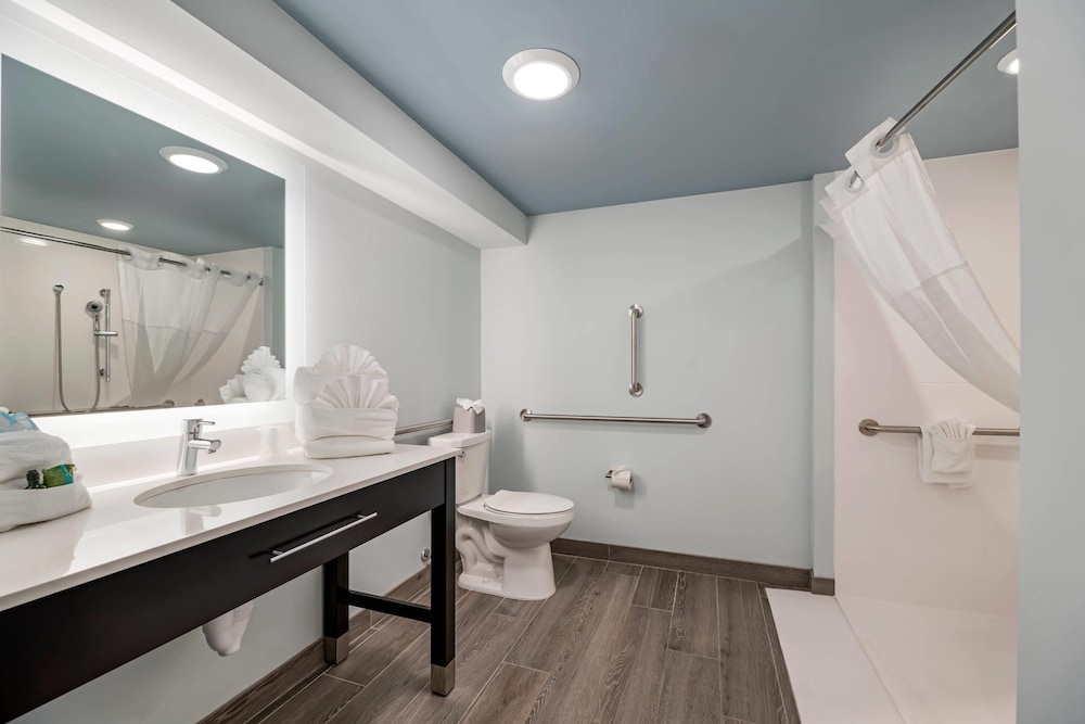 Suite, Multiple Beds, Accessible, Non Smoking - Photo 2